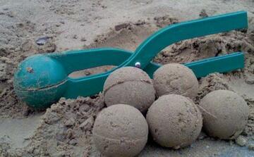 Homok gombóc készítő - homokozós játék